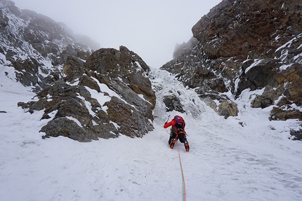 Kyrgyzstan Djangart Range, Dutch Expedition 2018 - Pik Currahee Line of Decline: Jorian Bakker approaching the first crux pitch