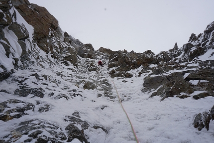 Kyrgyzstan Djangart Range, Dutch Expedition 2018 - Pik Currahee Line of Decline: Jorian Bakker in the final crux pitch