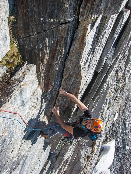 Val Bedretto, Pizzo Gallina, Ticino, Svizzera, Davide Mazzucchelli, Tommaso Lamantia - Contrafforte Pizzo Gallina: Davide Mazzucchelli durante la prima salita di N'uovo di Gallina