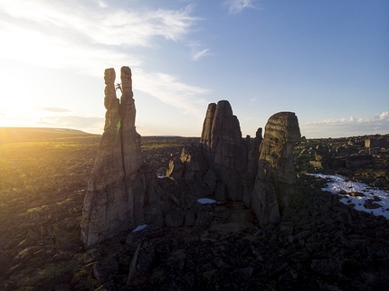 Sundrun Pillars Siberia, Kilian Fischhuber, Robert Leistner, Galya Terenteva - Robert Leistner in arrampicata sui Sundrun Pillars, Ulahan-Sis, Siberia, Russia