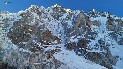 Pumori, Romica Popa, Zsolt Torok, Teofil Vlad - The huge SE Face of Pumori SE, Himalaya