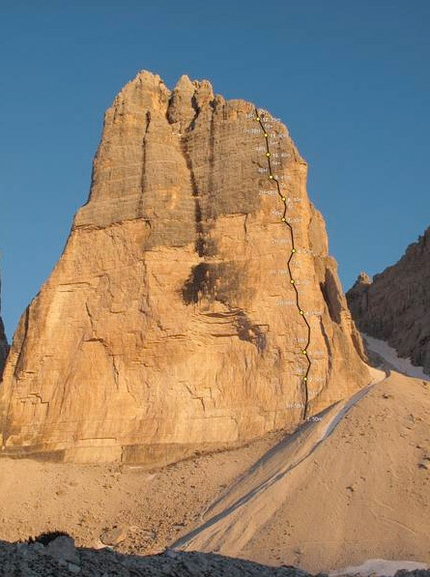 Christoph Hainz - Pressknödl (400m, 7c) Cima Ovest di Lavaredo, Dolomiti