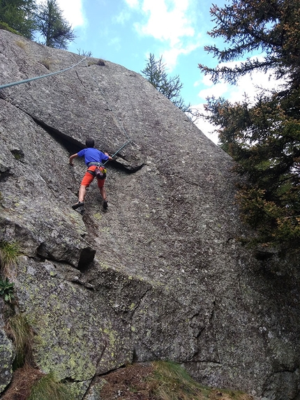 Valle Orco arrampicata plaisir - Valle dell'Orco: Masso della Riscoperta