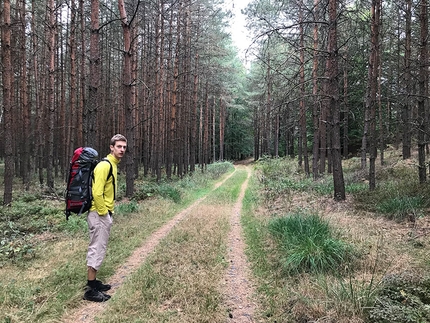 Labak, sandstone climbing in the Czech Republic - Labak: Tom Krul on the approach to the right bank
