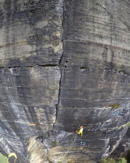 Labak, arrampicata sull'arenaria della Repubblica Ceca - Labak Riva Destra: l'incredibile fessura di Big Wall e un'idea di quanto strapiomba