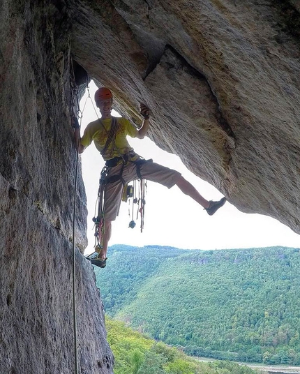 Labak, arrampicata sull'arenaria della Repubblica Ceca - Labak Riva Destra: Tom Krul inizia il tiro chiave di Big Wall