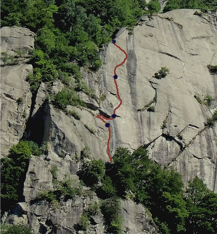 Val di Mello, Precipizio degli Asteroidi - Allegro non troppo, Precipizio degli Asteroidi, Val di Mello (Lorenzo Ava, Niccolò Bartoli, Mathieu Chinaglia, Luca Maspes 2018)