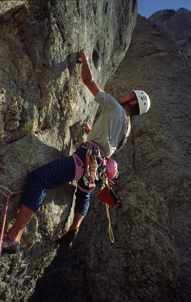 40 anni rifugio Falier - 40 anni rifugio Falier, Marmolada, Dolomiti. Dino Kuran nel 1983 sul quinto tiro.