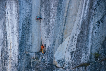 Arrampicata a Squamish in Canada: Katharina Saurwein e Jorg Verhoeven salgono Tainted Love