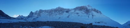 Patagonia El Faro, Cerro San Lorenzo, Martin Elias, François Poncet, Jerome Sullivan - Cerro San Lorenzo, Patagonia: panorama of the east face from Laguna de los Tempanos. Far left El Faro, far right Cumbre principal.