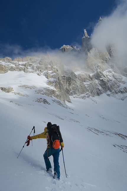 Patagonia El Faro, Cerro San Lorenzo, Martin Elias, François Poncet, Jerome Sullivan - El Faro, Patagonia: Jerome Sullivan ascending below the south face