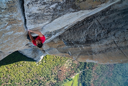 Alex Honnold El Capitan, Freerider - Alex Honnold climbing free solo Freerider, El Capitan, Yosemite, USA on 3 June 2017. In doing so he has become the first person to climb El Cap without ropes