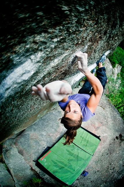 Zillertal bouldering, Zillergrund - Anna Stöhr bouldering in the Zillergrund climbing area in Zillertal, Austria 