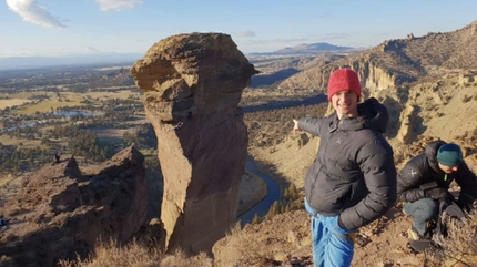 Adam Ondra, Smith Rock - Adam Ondra indicata la parete est della Monkey Face a Smith Rock, USA, e la via Just Do It. Gradata 8c+, fu liberata nell’aprile del 1992 da un ispirato Jean-Baptiste Tribout e all'epoca era una delle vie più difficili al mondo.