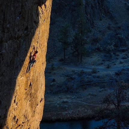 Adam Ondra, Smith Rock - Adam Ondra sale a-vista White Wedding 8b+, Smith Rock, USA