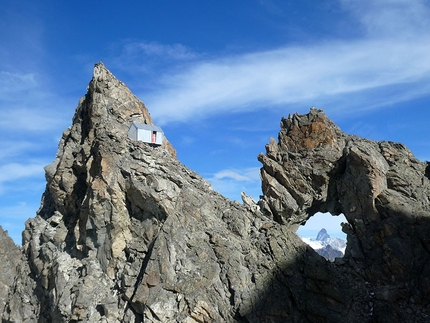 Il nuovo Bivacco Luca Pasqualetti al Morion in Valle d'Aosta