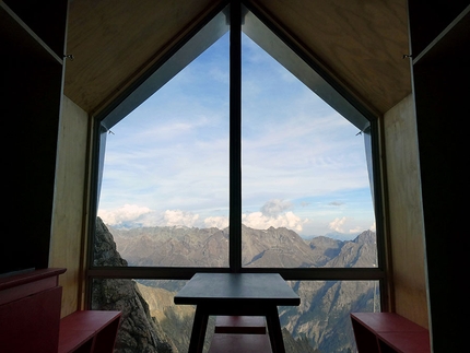 Bivacco Luca Pasqualetti, Morion, Valle d’Aosta - Vista dal Bivacco Luca Pasqualetti sul Morion in Valpelline, Valle d’Aosta