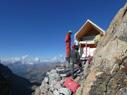 Bivacco Luca Pasqualetti, Morion, Valle d’Aosta - Lavori in alta quota: il Bivacco Luca Pasqualetti sul Morion in Valpelline, Valle d’Aosta