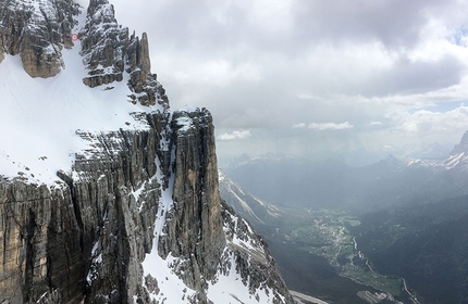 Croda Marcora, Sorapis, Dolomiti - Croda Marcora (Sorapis), Dolomiti: la probabile prima discesa il 07/05/2018 di Francesco Vascellari, Marco Gasperin, Loris De Barba e Tiziano Canal