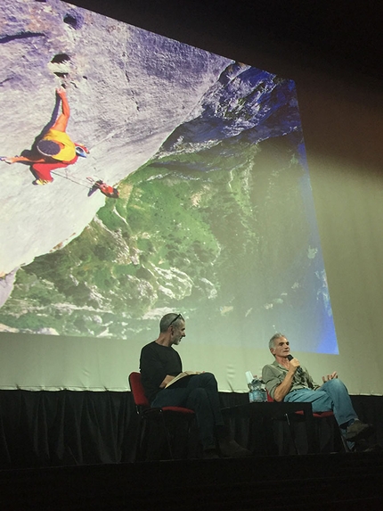 Manolo, Maurizio Zanolla, - Manolo dialoga con Vinicio Stefanello di planetmountain.com a Bologna durante la serata Eravamo immortali per Sportfund del 07/11/2018