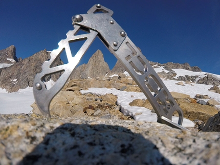 Asta Nunaat, Greenland, Andrea Ghitti, Fabio Olivari - Asta Nunaat Greenland: the cliff hook Bek by DCL with Asta Nunaat in the backkground