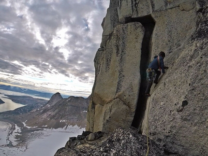 Asta Nunaat, Greenland, Andrea Ghitti, Fabio Olivari - Asta Nunaat Greenland: Fabio Olivari climbing pitch 8 of Gioielli Viventi, first ascended on 9 August 2018 with Andrea Ghitti