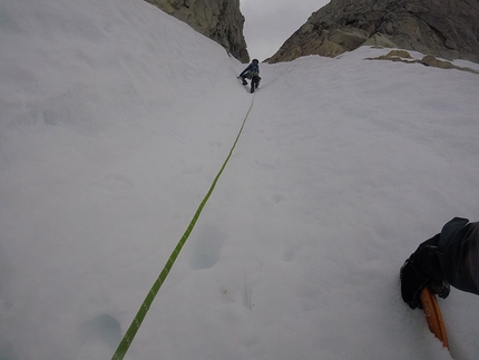 Asta Nunaat, Greenland, Andrea Ghitti, Fabio Olivari - Asta Nunaat Greenland: Fabio Olivari climbing the gully the leads to the base of the route