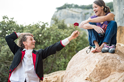 Anna Stöhr, La Rose et le Vampire, Buoux - Antoine le Menestrel and Anna Stöhr below La Rose et le Vampire at Buoux, France