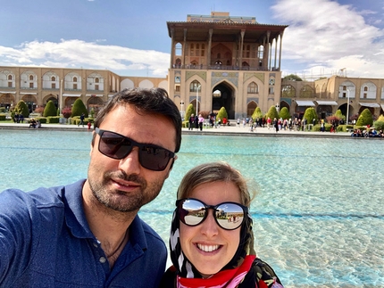 Iran arrampicata, Angelika Rainer, Marco Servalli - Iran arrampicata: Marco Servalli e Angelika Rainer sulla piazza Meidan-e Emam a Isfahan