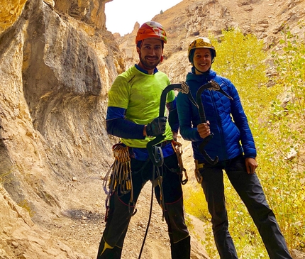 Iran arrampicata, Angelika Rainer, Marco Servalli - Iran arrampicata: Angelika Rainer insieme all'amico Masoud Zeynali dopo aver liberato 'La via della seta'. Gradata D13-, è attualmente la via di drytooling più dura del paese