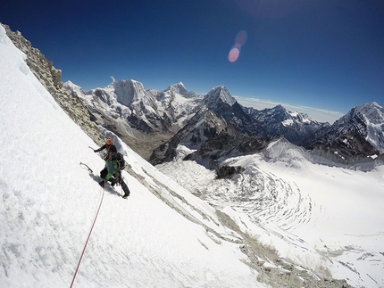 Langdung, Nepal, Himalaya, Jesús Ibarz, Edu Recio, Pablo Ruix - Langdung (6357m), Rolwaling Valley, Himalaya: Jesús Ibarz, Edu Recio e Pablo Ruix durante la prima salita di Bihâna (Amanecer)