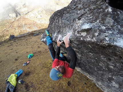 Langdung, Nepal, Himalaya, Jesús Ibarz, Edu Recio, Pablo Ruix - Langdung (6357m), Rolwaling Valley, Himalaya: bouldering at base camp