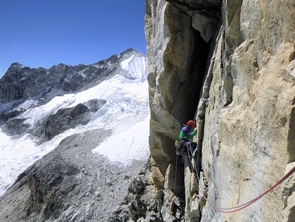 Langdung, Nepal, Himalaya, Jesús Ibarz, Edu Recio, Pablo Ruix - Langdung (6357m), Rolwaling Valley, Himalaya: Jesús Ibarz, Edu Recio and Pablo Ruix making the first ascent of Bihâna (Amanecer)