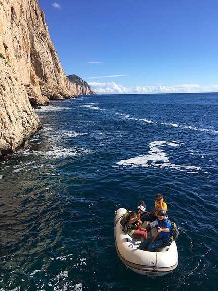 Isola di Tavolara Sardegna, Elisabetta Caserini - Follia, Isola di Tavolara Sardegna: avvicinamento alla parete est