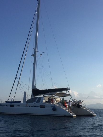 Isola di Tavolara Sardegna, Elisabetta Caserini - Follia, Isola di Tavolara Sardegna: catamarano