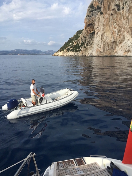 Isola di Tavolara Sardegna, Elisabetta Caserini - Follia, Isola di Tavolara Sardegna: il tender del Follia