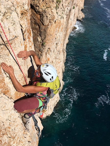 Isola di Tavolara Sardegna, Elisabetta Caserini - Follia, Isola di Tavolara Sardegna: Karin Pizzinini esce dal 2° tiro 6b