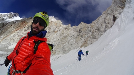 Himjung Nepal, Vitus Auer, Sebastian Fuchs, Stefan Larcher - Himjung (7092 m) Nepal: acclimatisation #2: left Himjung, right Nemjung Pass