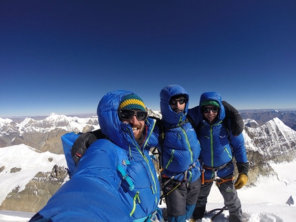 Himjung Nepal, Vitus Auer, Sebastian Fuchs, Stefan Larcher - Himjung (7092 m) Nepal: Vitus Auer, Sebastian Fuchs, Stefan Larcher on the summit on 31/10/2018