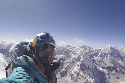 David Lama, Lunag Ri, Himalaya - David Lama takes a photo of himself on the summit of Lunag Ri (6907m) in Himalaya on 25/10/2018