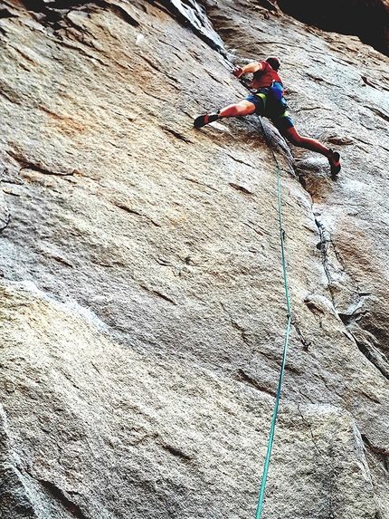 Arrampicata High Sierra, USA, Alessandro Baù, Claudia Mario - In arrampicata a Bishop