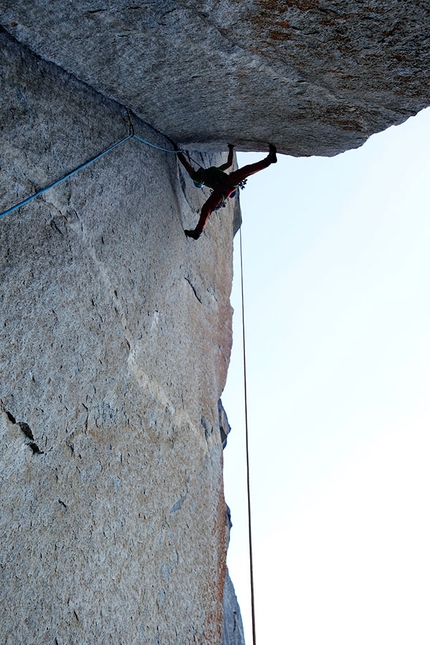 Arrampicata High Sierra, USA, Alessandro Baù, Claudia Mario - Astroman, Yosemite: Alessandro Baù affronta il Enduro Corner sulla Washington Column