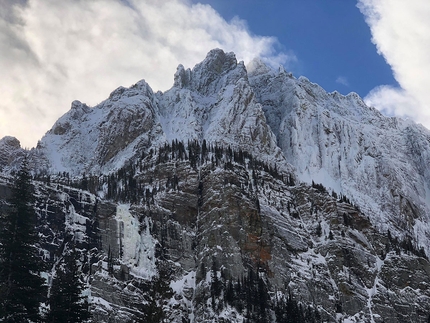 A Peak, Cabinet Mountains, Jess Roskelley, Scott Coldiron - A Peak and the Central Couloir, Cabinet Mountains, USA (Jess Roskelley, Scott Coldiron 11/2018)