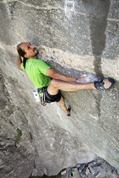 Simone Pedeferri e Quello che non c’è 8c+ in Val Masino