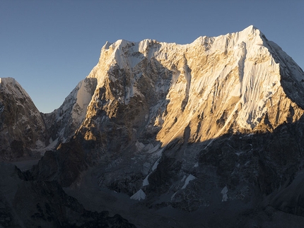 David Lama, Lunag Ri, Himalaya - Lunag Ri (6907m) in Himalaya, first climbed solo alpine style by David Lama in October 2018