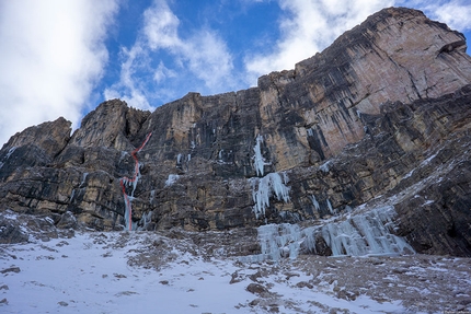 Langental, Dolomites, Daniel Ladurner, Hannes Lemayr - Airport in Val Lietres, Dolomites climbed by Daniel Ladurner and Hannes Lemayr, next to the classic icefall Jumbo Jet