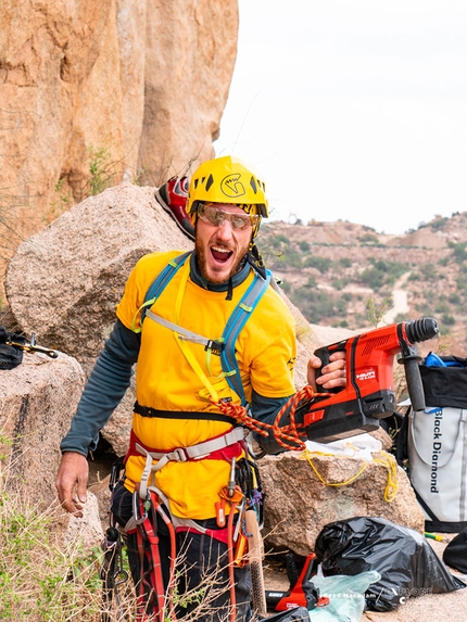 Arrampicata in Arabia Saudita, Carlo Giuliberti, Piergiorgio Lotito, Read Macadam, Alex Ruscior - Arrampicata in Arabia Saudita: Piergiorgio Lotito pronto per il Saudi Bolting Project