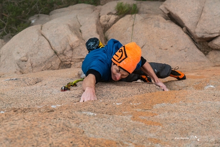 Arrampicata in Arabia Saudita, Carlo Giuliberti, Piergiorgio Lotito, Read Macadam, Alex Ruscior - Arrampicata in Arabia Saudita: Read Macadam su un 7c