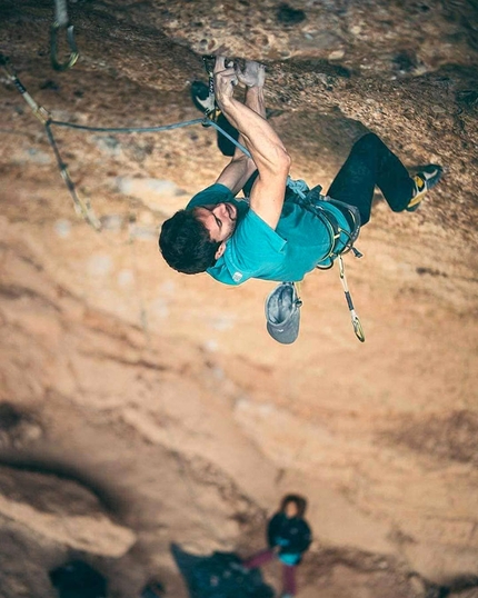 Stefano Ghisolfi, Perfecto Mundo, Margalef, Spagna - Stefano Ghisolfi su Perfecto Mundo a Margalef in Spagna. Con questo 9b+ Ghisolfi è diventato soltanto la quarta persona a raggiungere queste difficoltà dopo Adam Ondra, Chris Sharma e Alexander Megos.