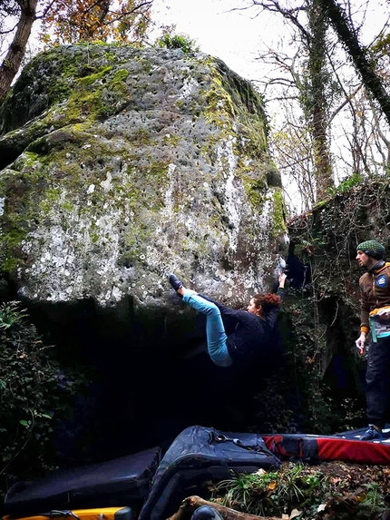 Giorgia Tesio and Simone Raina send Fortunadrago, historic 8B boulder problem at Varazze